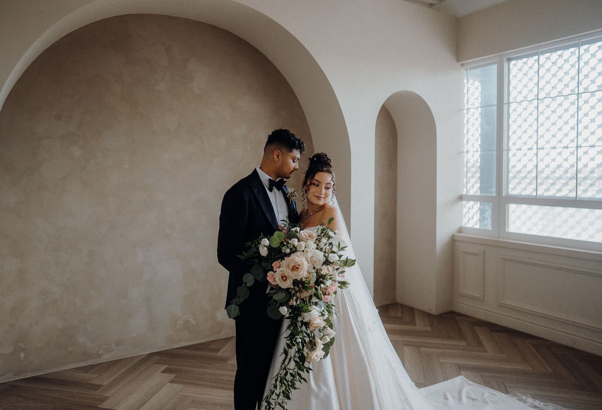 Hybrid Wedding Photo & Video 1 (1 Photographer, 1 Cinematographer)