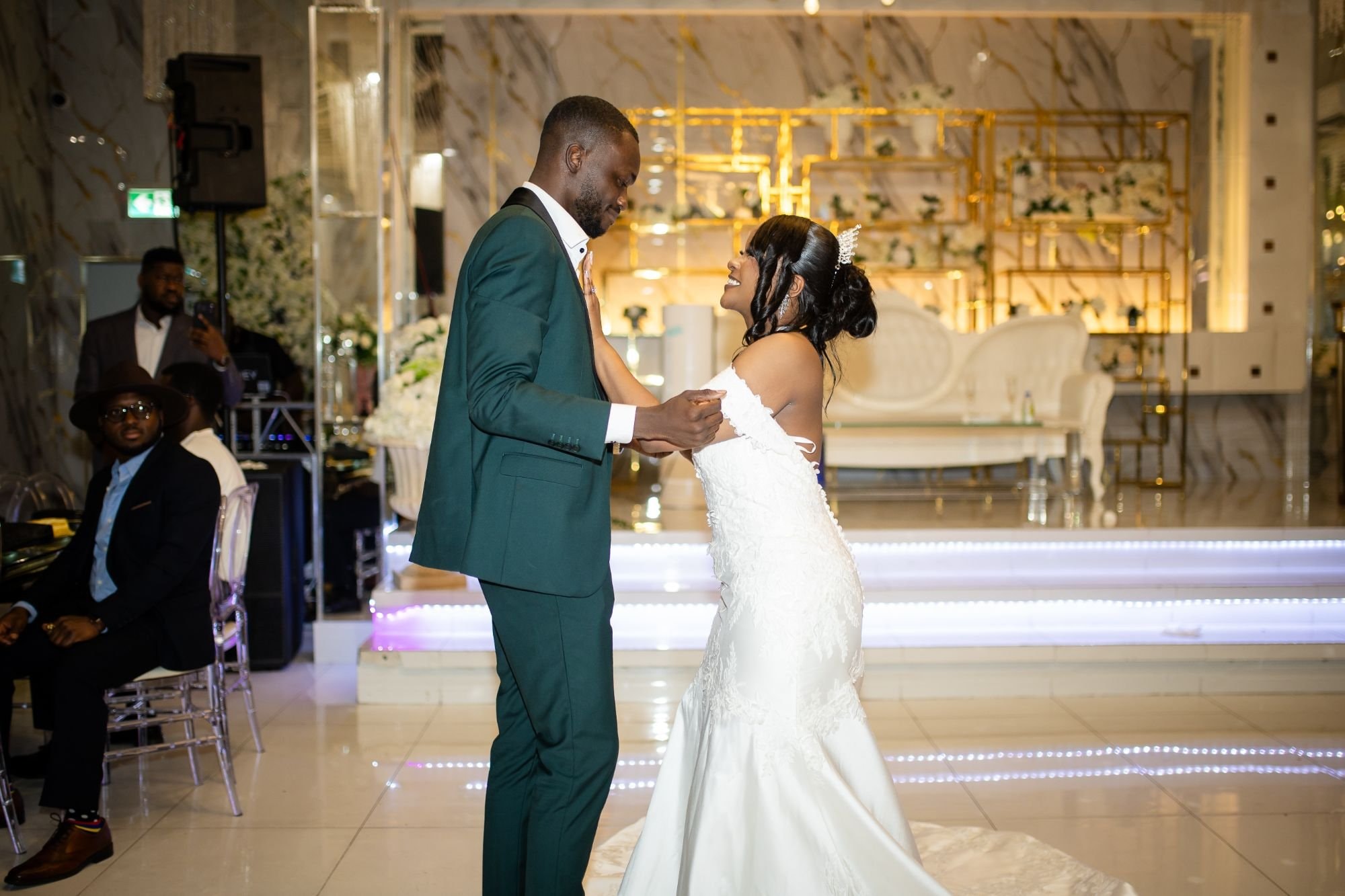 Photography by MW wedding photograph - photo 8